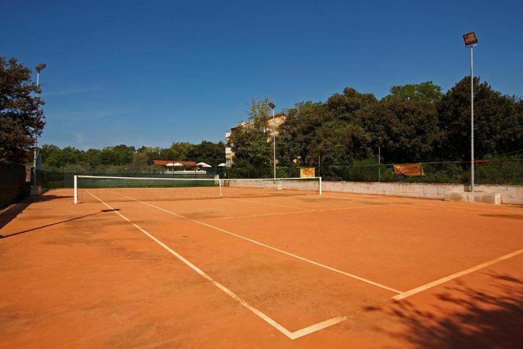 Guesthouse "Barboska" - Big Outdoor Swimming Pool & Private Tennis Court Vodnjan Exterior foto