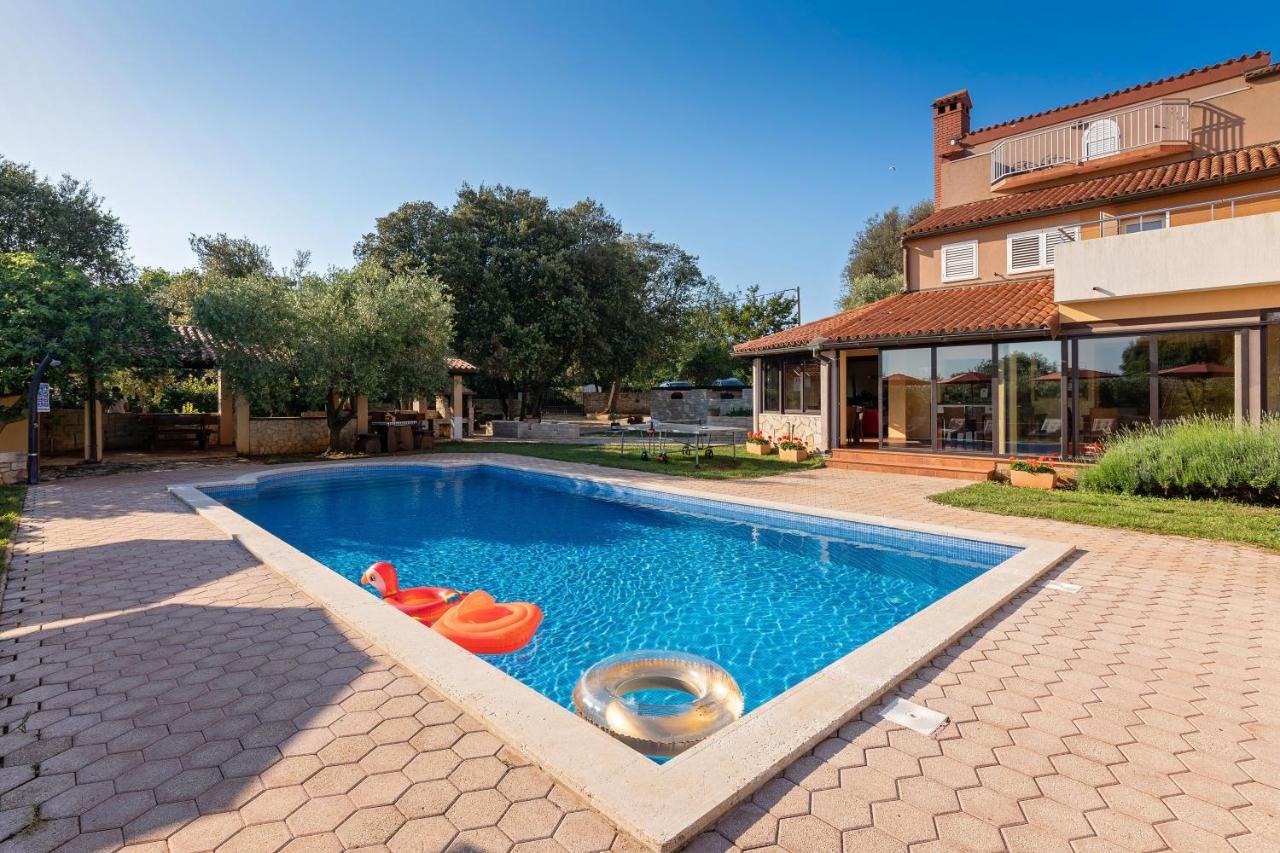 Guesthouse "Barboska" - Big Outdoor Swimming Pool & Private Tennis Court Vodnjan Exterior foto