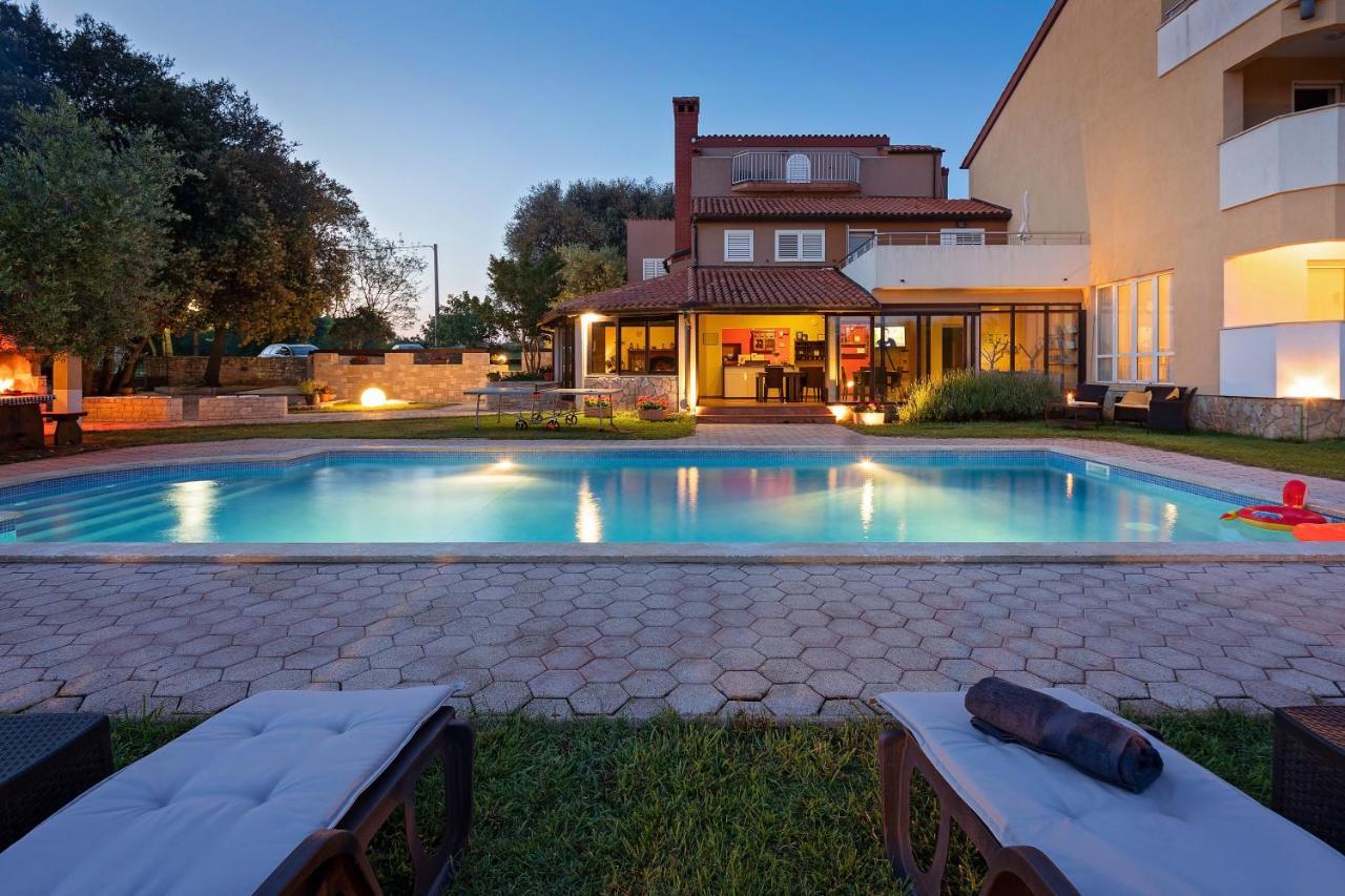 Guesthouse "Barboska" - Big Outdoor Swimming Pool & Private Tennis Court Vodnjan Exterior foto