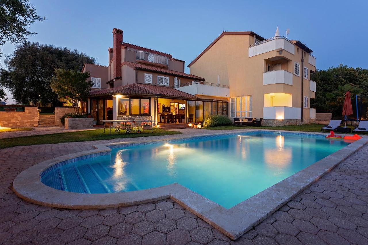 Guesthouse "Barboska" - Big Outdoor Swimming Pool & Private Tennis Court Vodnjan Exterior foto