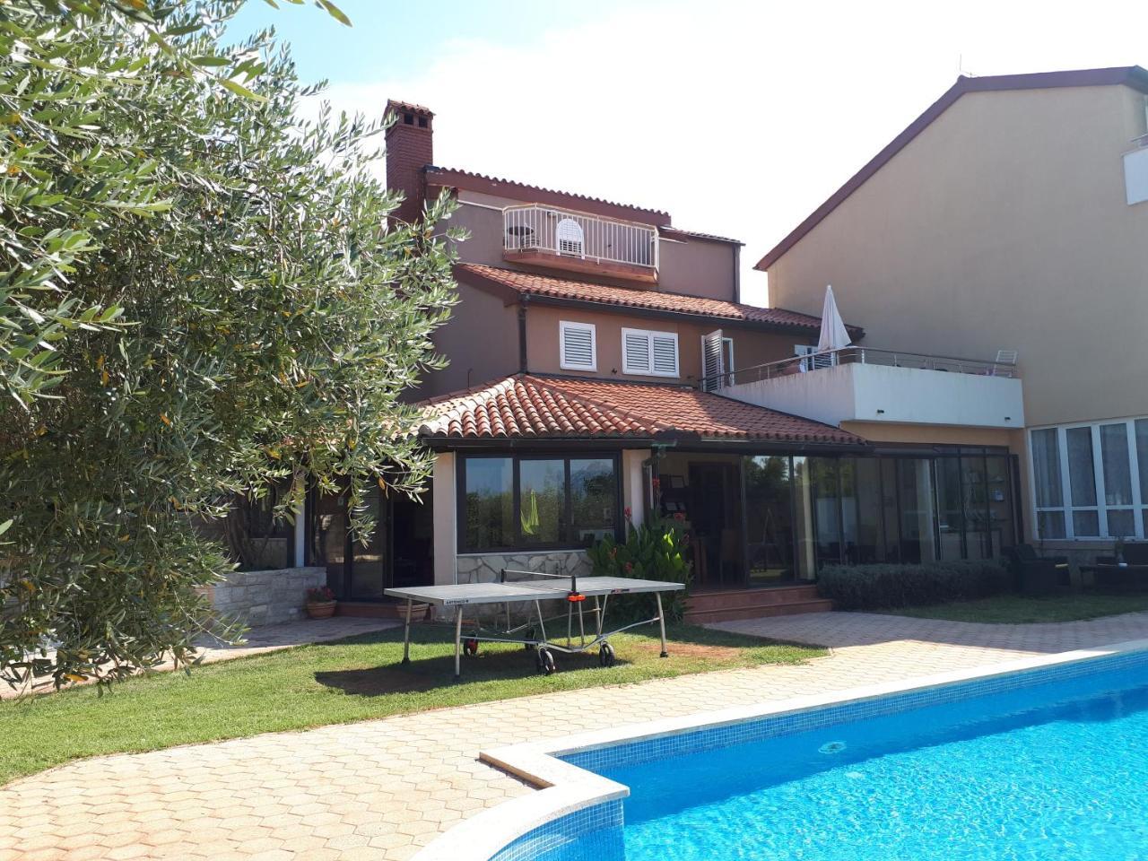 Guesthouse "Barboska" - Big Outdoor Swimming Pool & Private Tennis Court Vodnjan Exterior foto
